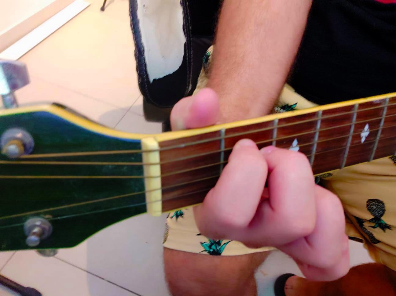 אקורד E Minor בגיטרה